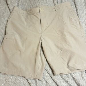 Columbia Men’s Khaki Cargo Shorts
